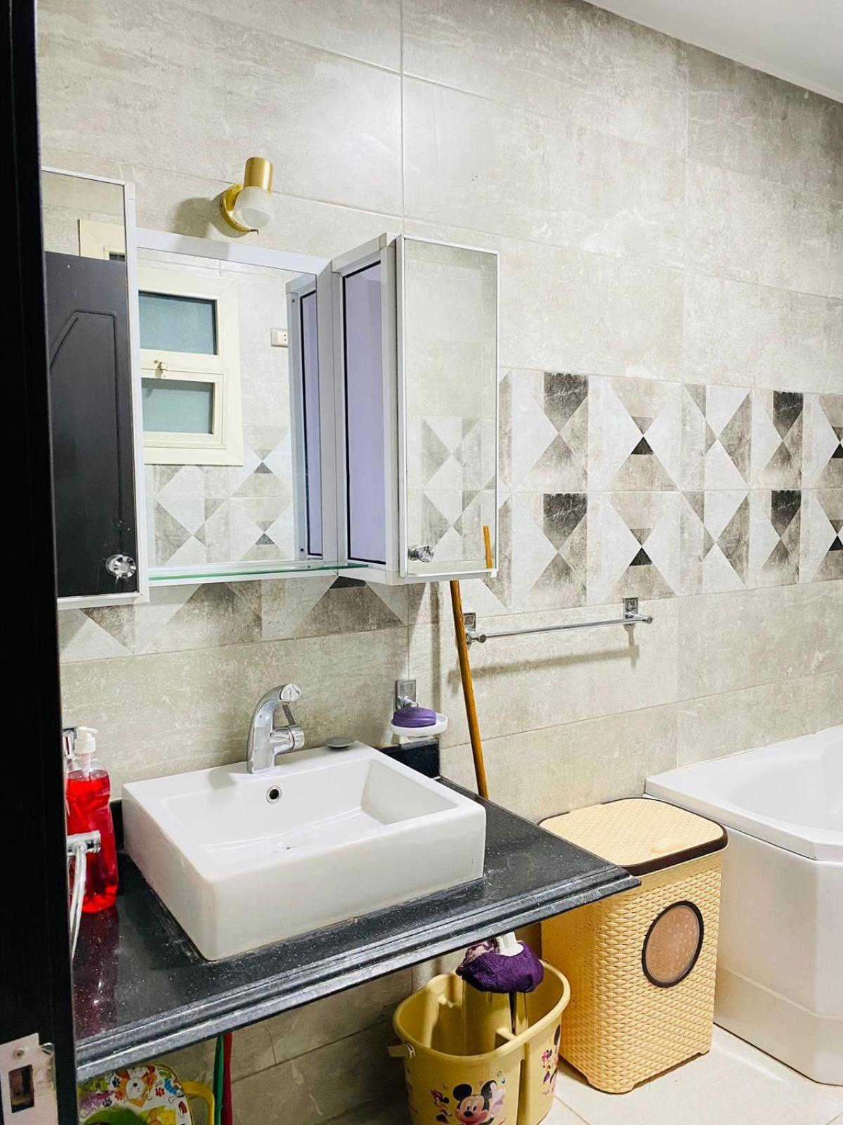 مفروش للإيجار الشهري او اليومي بـ ميدان المساحة الدقي Apartment